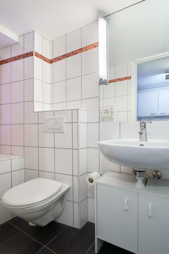 Hotel Hine Adon