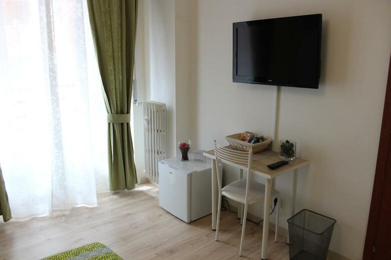 Bed & Breakfast Damiani & Sister Guest House