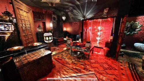 Bijou Hotel / Love And Romance