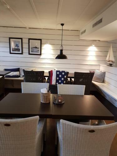 Hostal Huskvarna Hostel