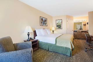 Hotel Baymont By Wyndham Forest City