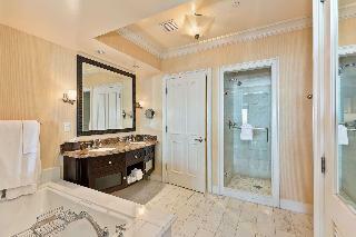 Hotel Beach Village At The Del, Curio Collection