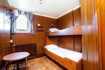 �nedin Hostel