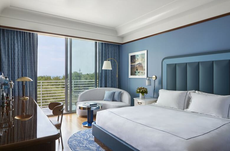 Hotel Mr. C Coconut Grove