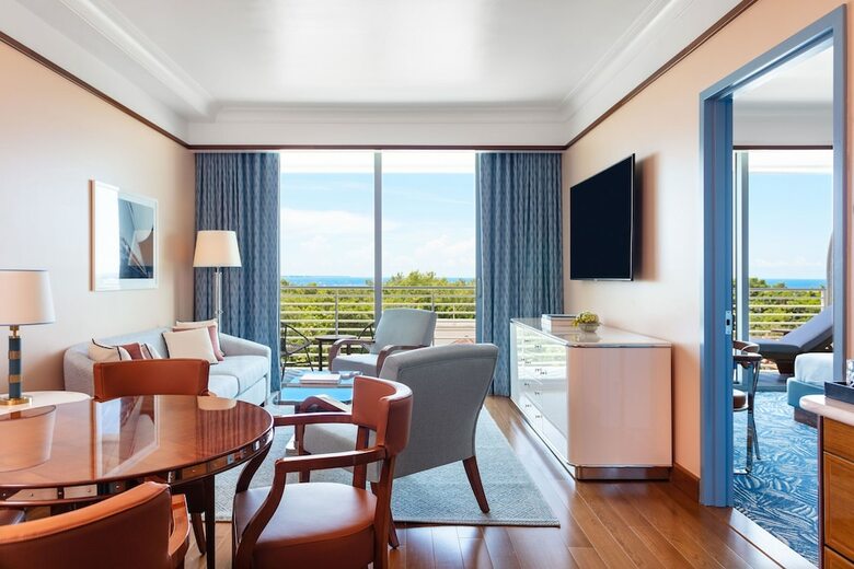 Hotel Mr. C Coconut Grove
