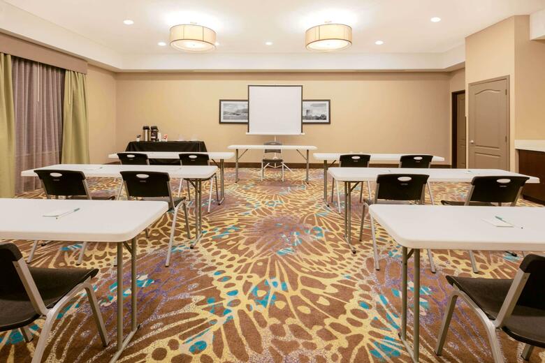 La Quinta Inn Suites By Wyndham Tyler