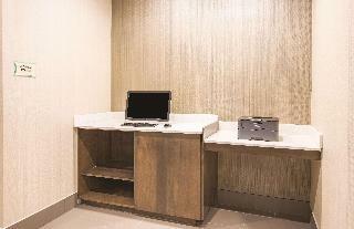 La Quinta Inn Suites By Wyndham York