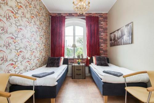 Hostel Above