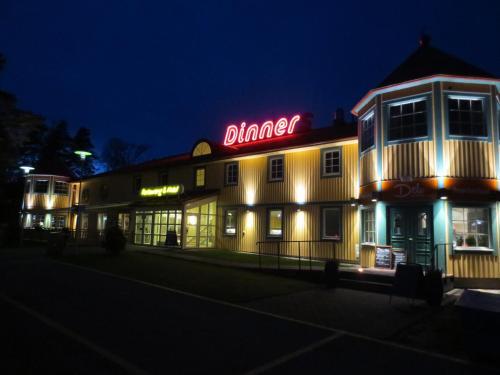 Motel Dinners