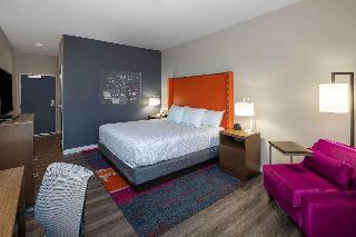 La Quinta Inn Suites Greensboro Arpt High Point