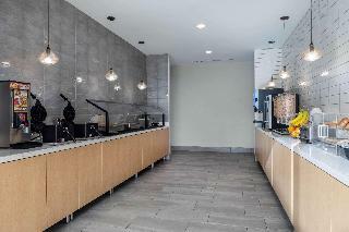 La Quinta Inn Suites Greensboro Arpt High Point
