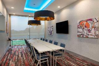 La Quinta Inn Suites Greensboro Arpt High Point