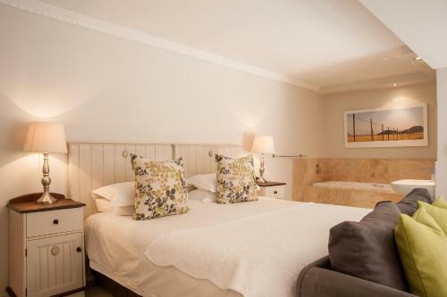 Hostal Four Palms Accommodation & Conferencing