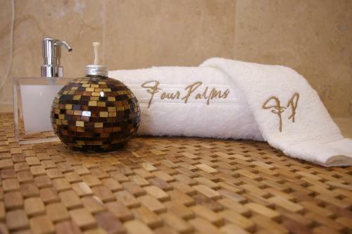 Hostal Four Palms Accommodation & Conferencing