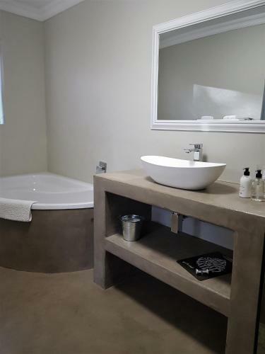 Hostal Four Palms Accommodation & Conferencing