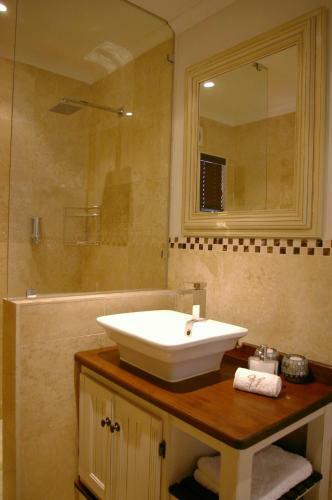 Hostal Four Palms Accommodation & Conferencing
