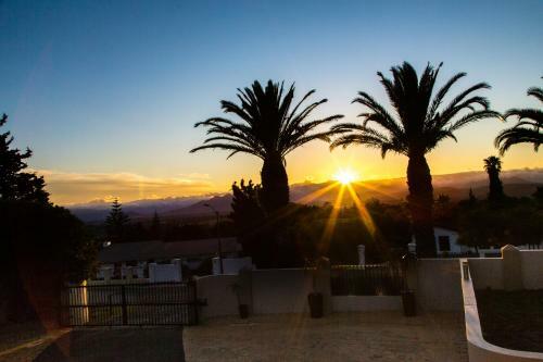Hostal Four Palms Accommodation & Conferencing