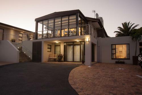 Hostal Four Palms Accommodation & Conferencing