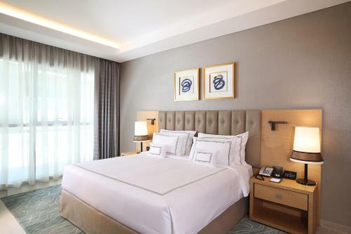 Grand Cosmopolitan Hotel