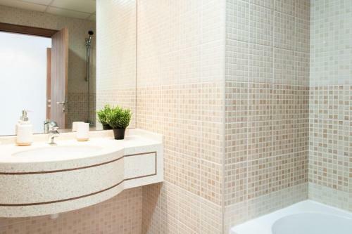 Apartamento Upgraded 2 Bd W Sea Views - Accommodates 6!