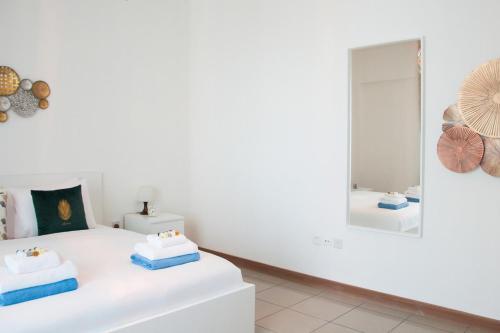 Apartamento Upgraded 2 Bd W Sea Views - Accommodates 6!