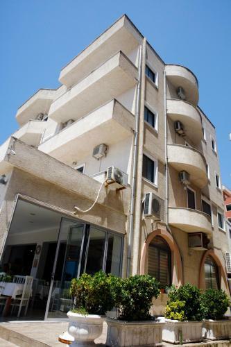 Hotel Tirona