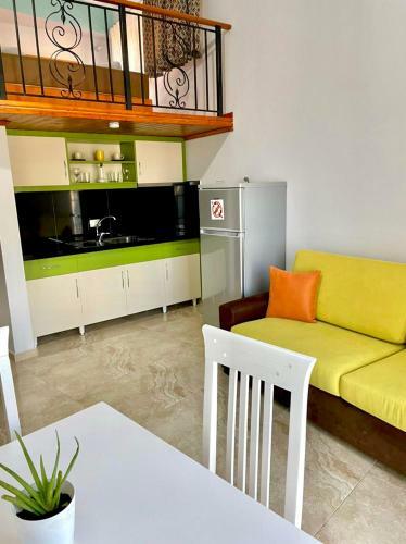Crown Deluxe Apartments