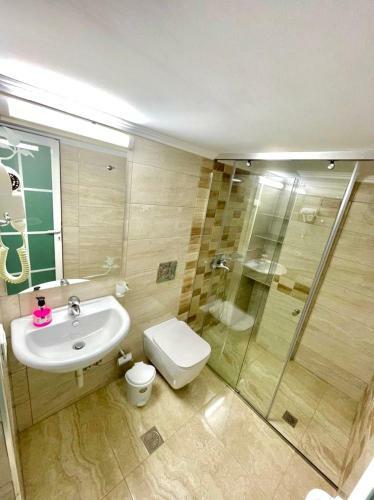 Crown Deluxe Apartments
