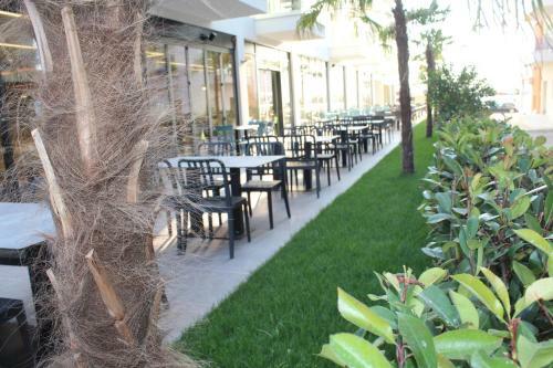 Hotel Bar Restaurant Triumf Shengjin