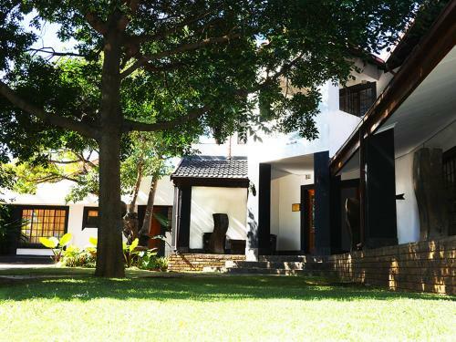 Hostal Avalon Guest House