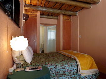 Hostal Treetops & Treats Guest House