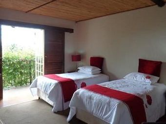 Hostal Treetops & Treats Guest House