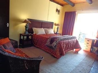 Hostal Treetops & Treats Guest House