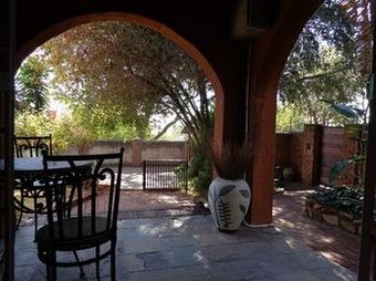 Hostal Treetops & Treats Guest House