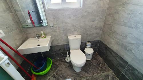 Hostal Villa Leni Oruci