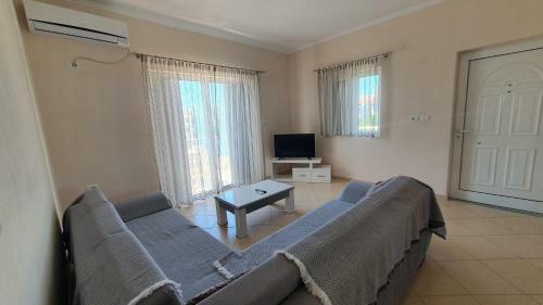 Hostal Villa Leni Oruci