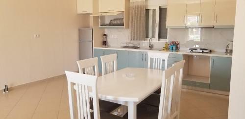 Hostal Villa Leni Oruci