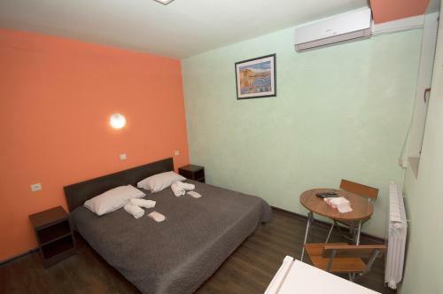Rooms Hostel