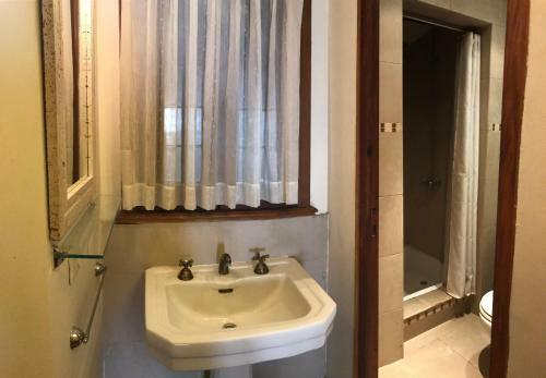 Hostal Baires House
