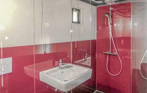 Awesome Home In Deutsch Sch�tzen W/ 2 Bedrooms