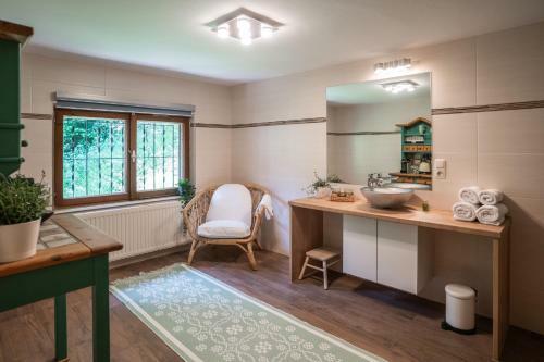 Lakeview Apartment