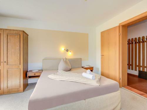 Attractive Apartment In Hainzenberg With Ski Storage