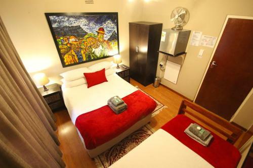Saltycrax Backpackers And Surf Hostel