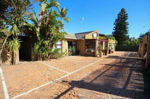 Saltycrax Backpackers And Surf Hostel