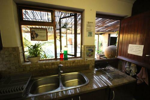 Saltycrax Backpackers And Surf Hostel