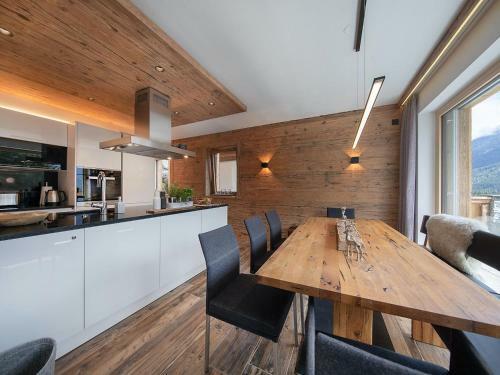 Luxury Chalet With 4 Bathrooms, Near A Small Slope