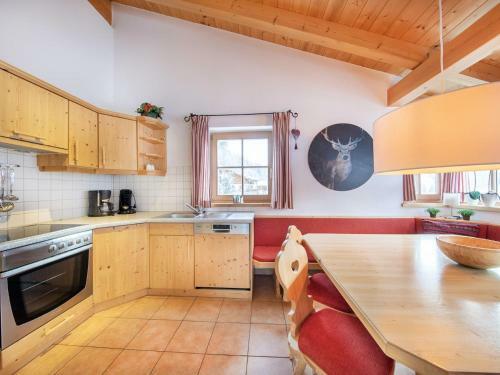 Cozy Chalet With Sauna, Close To K�nigsleiten