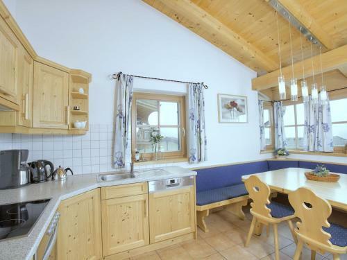 Cozy Chalet With Sauna, Close To K�nigsleiten