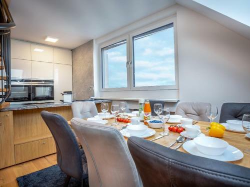 Mark's Penthouse Apartments Managed By Sky9 Apartments