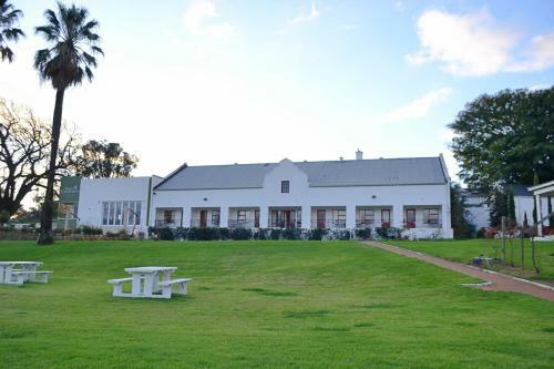 Hostal Val Du Charron Guest House & Wine Estate